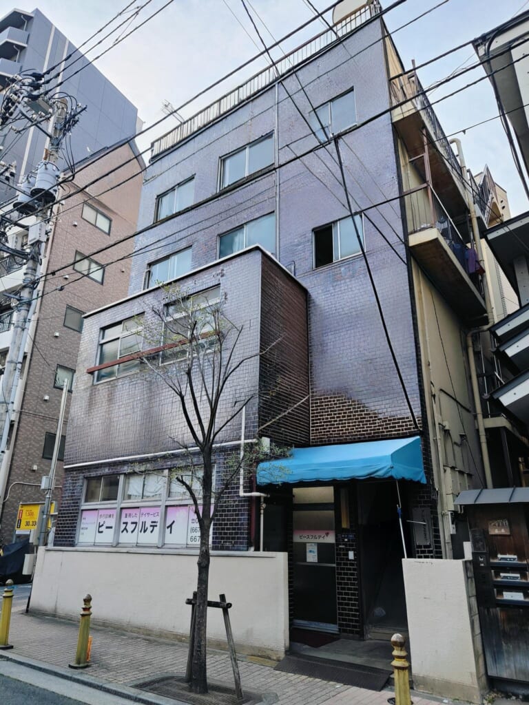 ピースフルデイの外観
